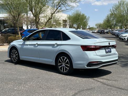 Used 2025 Volkswagen Jetta SE FWD image 3