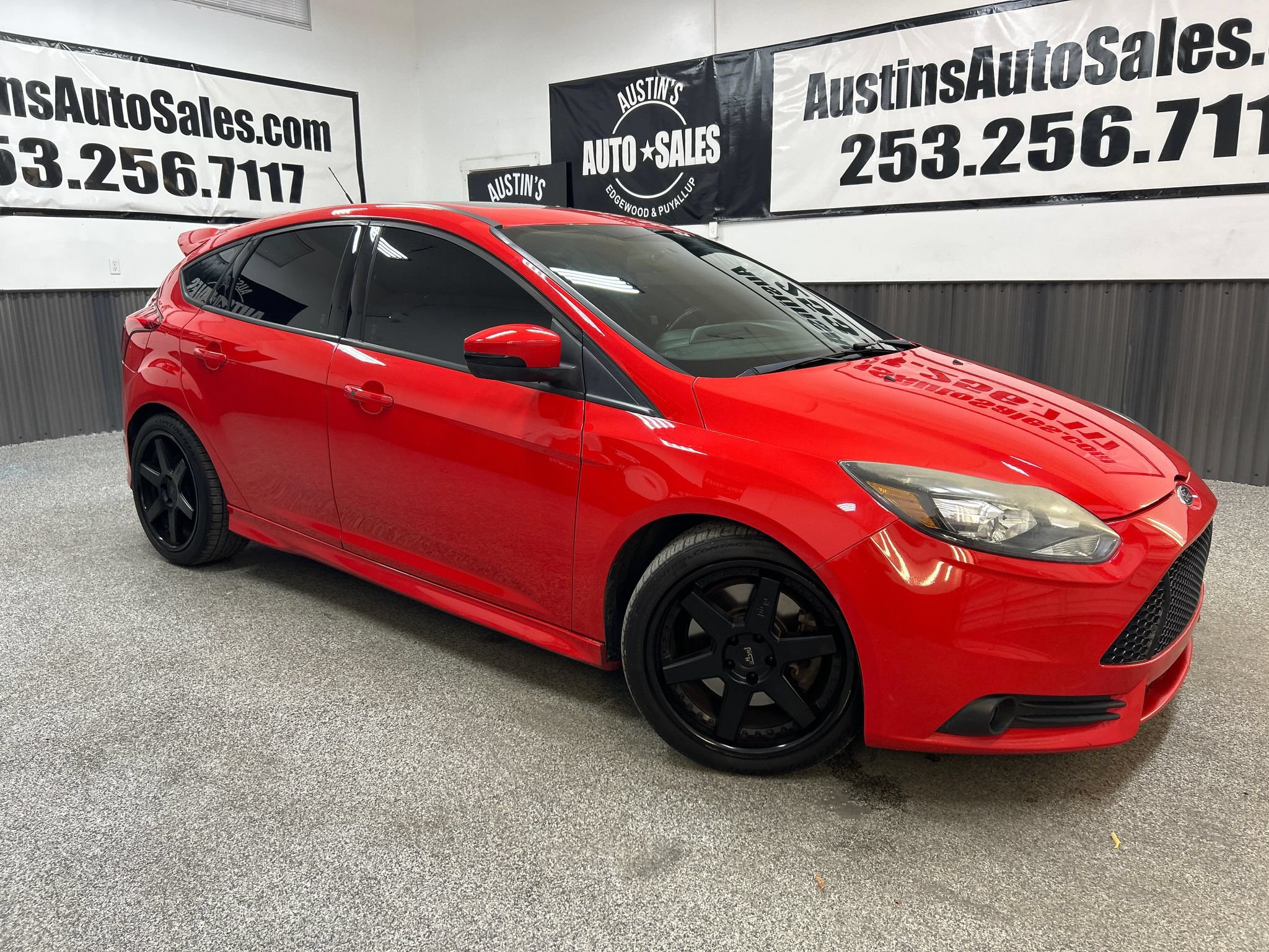 Used 2013 Ford Focus ST FWD image 1