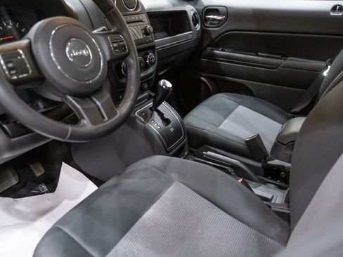 Used 2013 Jeep Patriot Latitude w/ Sun/Sound Group FWD image 17
