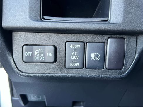 Used 2019 Toyota Tacoma TRD Sport w/ Technology Package image 29