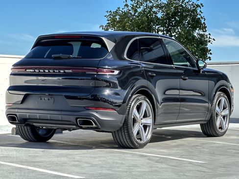 Certified 2024 Porsche Cayenne AWD/4WD image 9