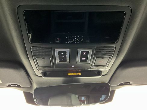 Used 2024 Land Rover Defender 110 S image 13