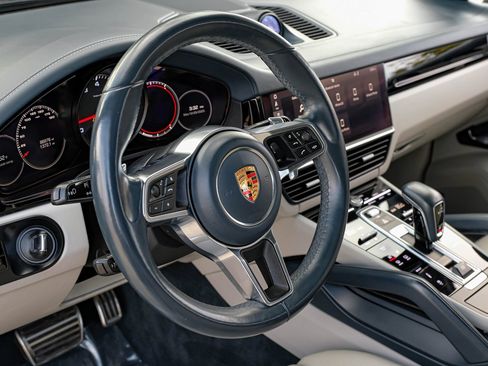 Used 2019 Porsche Cayenne S image 15
