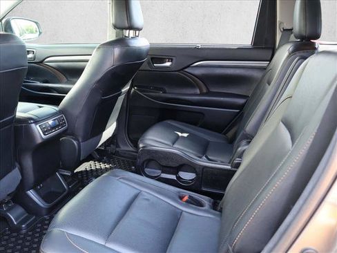 Used 2017 Toyota Highlander Limited AWD/4WD image 19