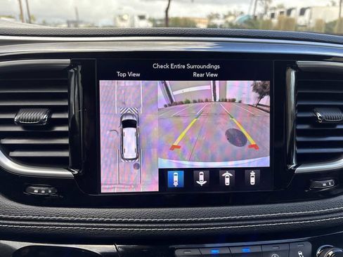 Used 2019 Chrysler Pacifica Limited w/ Advanced Safetytec Group image 29
