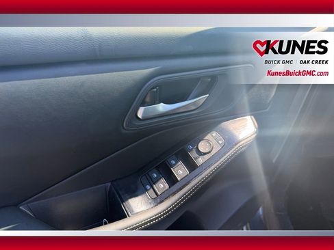 Used 2025 Nissan Rogue SV AWD/4WD image 7