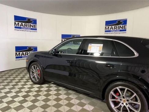 Used 2024 Porsche Cayenne S image 8