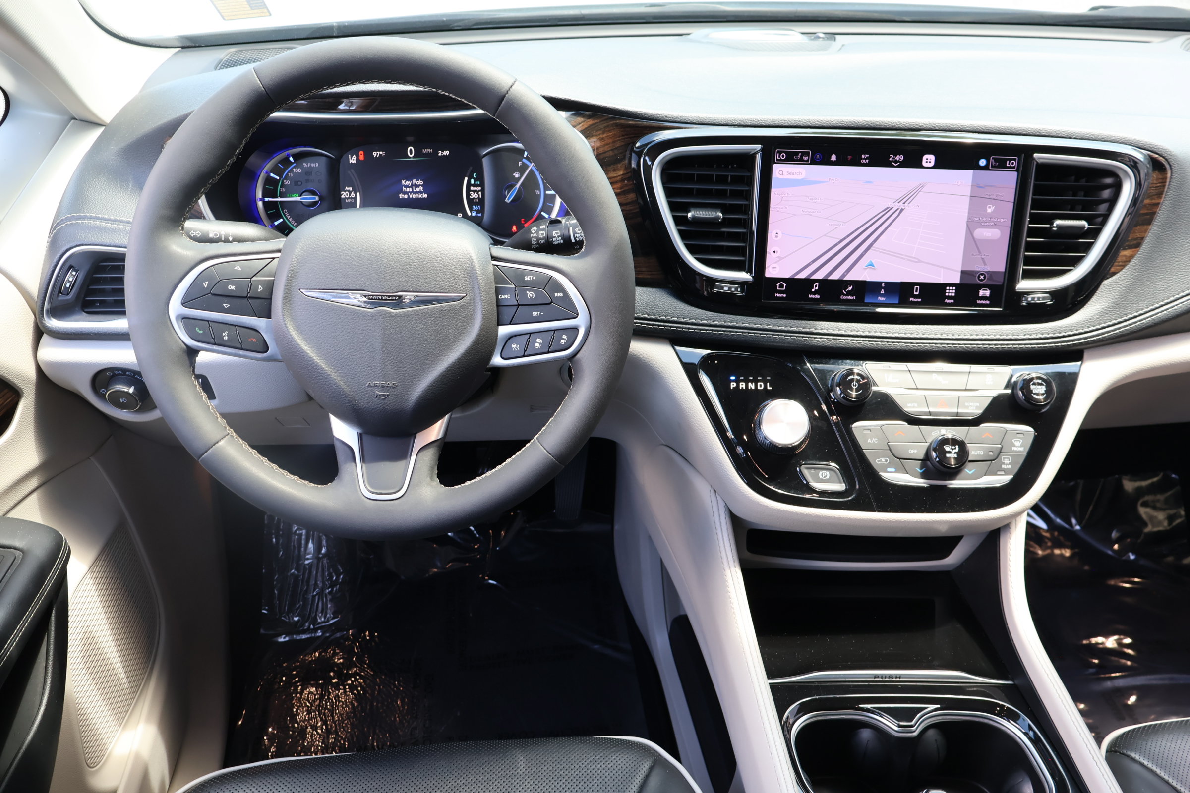 Used 2023 Chrysler Pacifica Limited FWD image 21