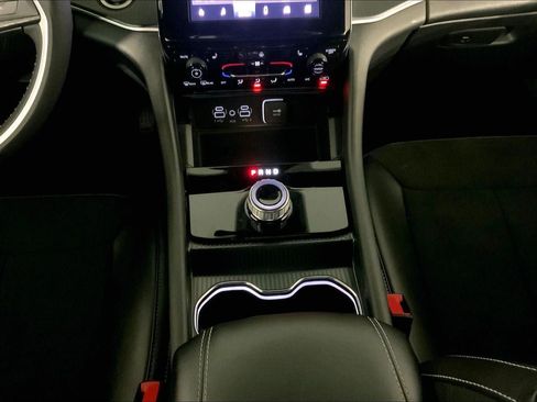 Used 2025 Jeep Grand Cherokee Altitude AWD/4WD image 18