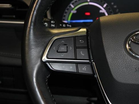 Certified 2021 Toyota Highlander XLE image 25