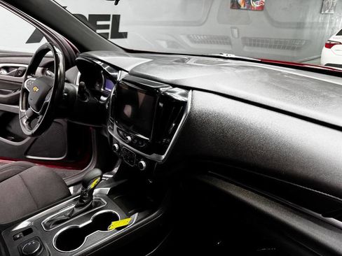 Used 2022 Chevrolet Traverse LT image 56