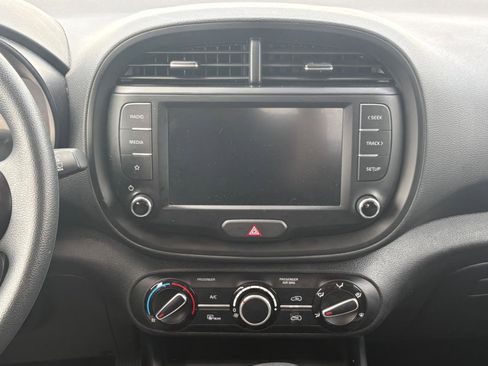 Used 2025 Kia Soul LX FWD image 21