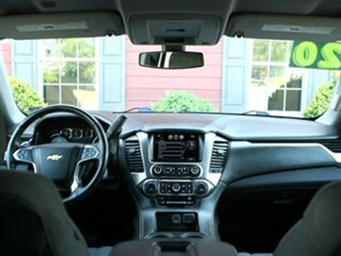 Used 2020 Chevrolet Suburban LS RWD image 21