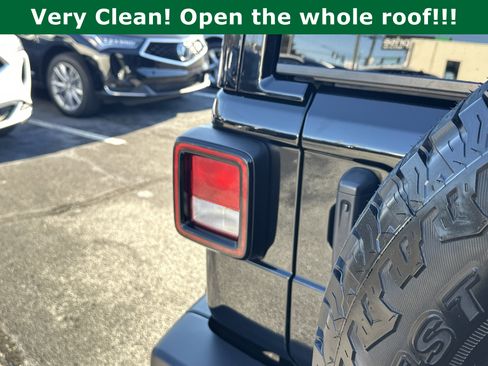 Used 2023 Jeep Wrangler Unlimited Sahara image 20