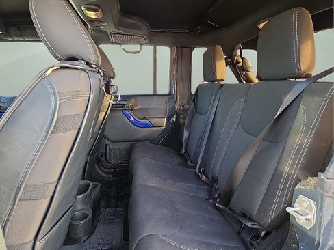 Used 2017 Jeep Wrangler Unlimited Rubicon w/ Connectivity Group image 10