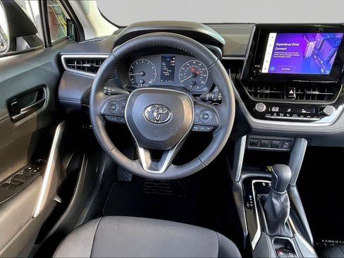 Used 2023 Toyota Corolla Cross LE AWD/4WD image 8