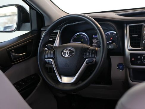 Used 2019 Toyota Highlander XLE image 34