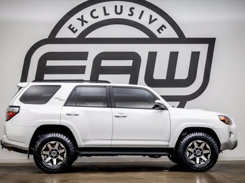 Used 2021 Toyota 4Runner TRD Off-Road Premium AWD/4WD image 9