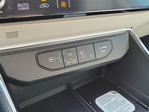 New 2026 Kia Carnival EX FWD image 34