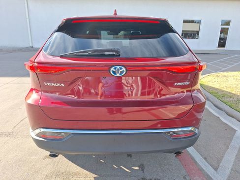 Used 2024 Toyota Venza LE image 5