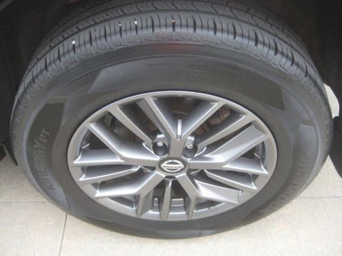 Used 2021 Nissan Rogue S AWD/4WD image 11