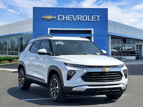 Certified 2024 Chevrolet TrailBlazer LT w/ LT Cold Weather Package AWD/4WD image 6
