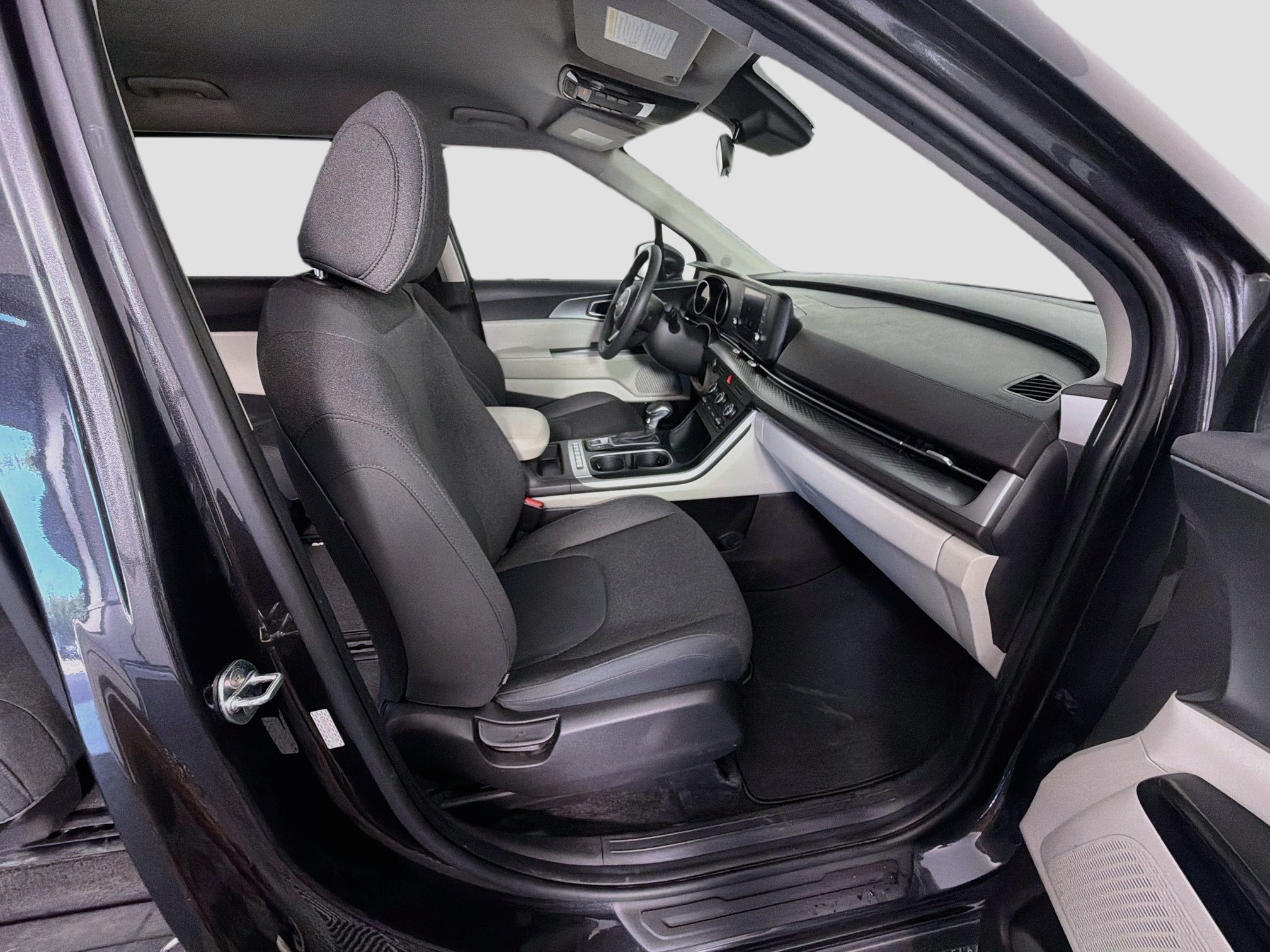 Used 2022 Kia Carnival LX FWD image 33
