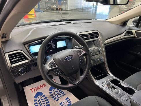 Used 2018 Ford Fusion SE FWD image 22