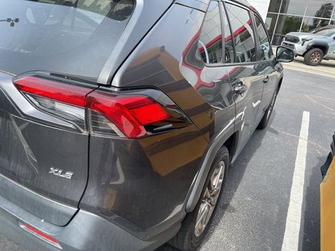 Used 2019 Toyota RAV4 XLE Premium image 7