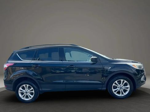 Used 2018 Ford Escape SE w/ SE Sync 3 Package AWD/4WD image 4