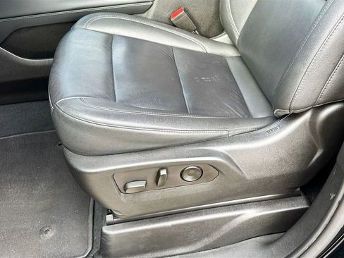 Used 2022 Chevrolet Suburban LT image 19