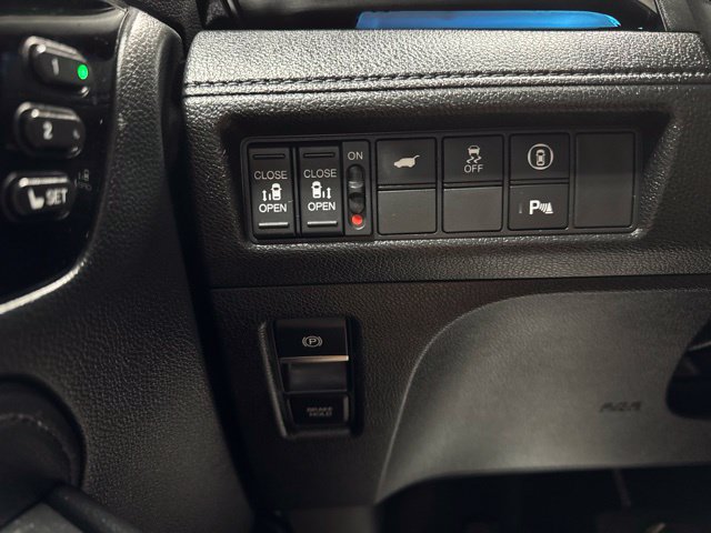 Used 2023 Honda Odyssey Touring image 11