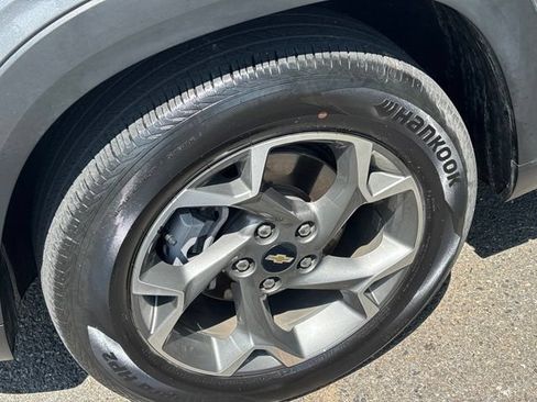 Used 2025 Chevrolet Trax LT FWD image 3