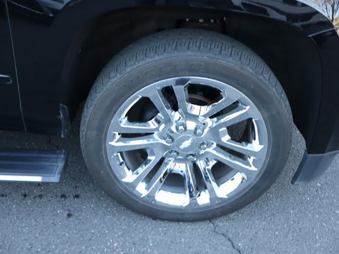 Used 2020 Chevrolet Suburban Premier w/ Premier Plus Edition image 42