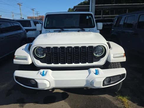 Used 2024 Jeep Wrangler High Altitude AWD/4WD image 2