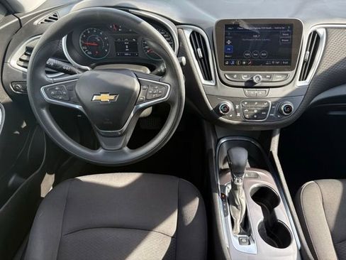 Used 2022 Chevrolet Malibu LT FWD image 3