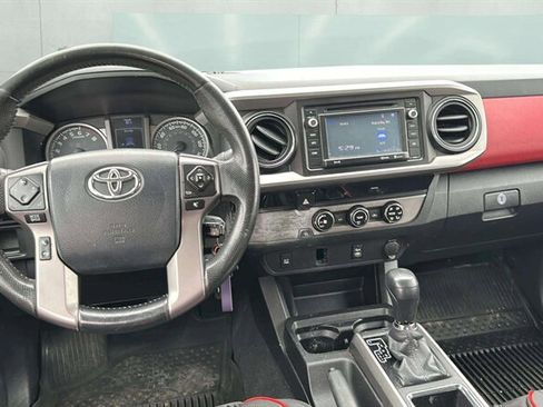 Used 2016 Toyota Tacoma SR5 w/ SR5 Appearance Package (SN) RWD image 10