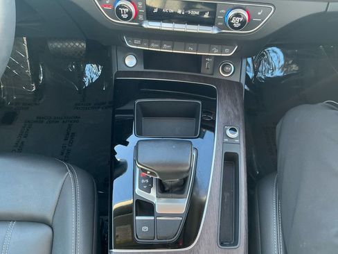 Used 2022 Audi Q5 2.0T Premium w/ Convenience Package image 17