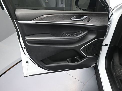 Used 2021 Jeep Grand Cherokee L Limited AWD/4WD image 34