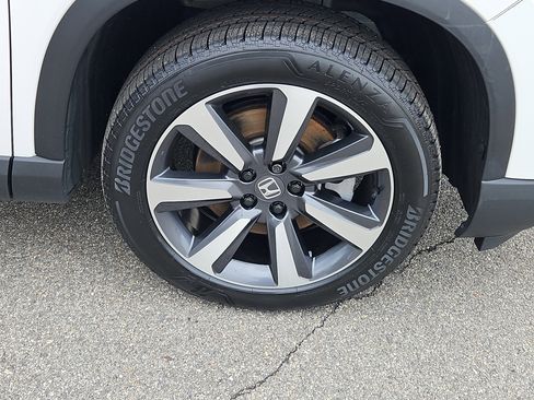 Certified 2024 Honda Pilot Touring image 28