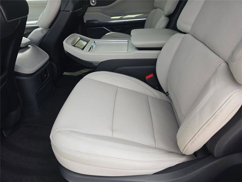 New 2026 Lincoln Navigator Reserve w/ Jet Appearance Package image 13