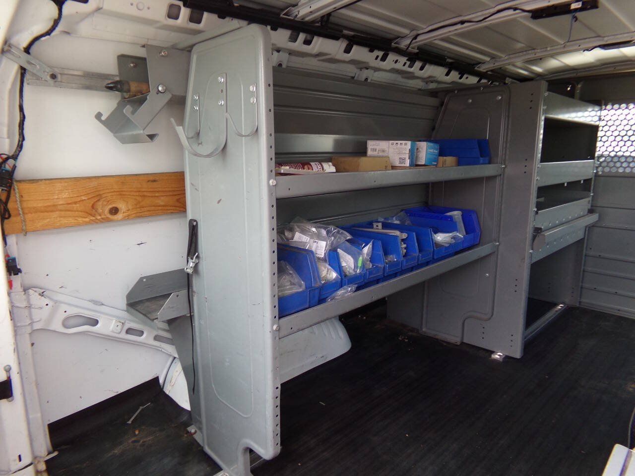 Used 2015 Chevrolet Express 2500 RWD image 9