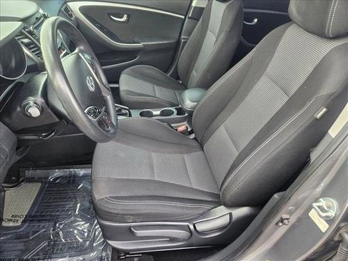 Used 2017 Hyundai Elantra GT image 15