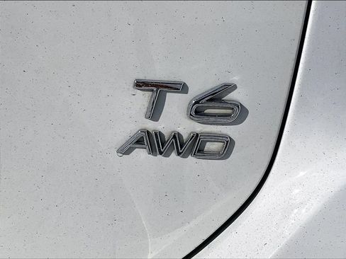 Used 2016 Volvo XC60 T6 w/ Climate Package image 8