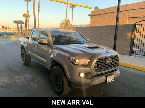 Used 2021 Toyota Tacoma TRD Sport w/ Technology Package RWD image 3