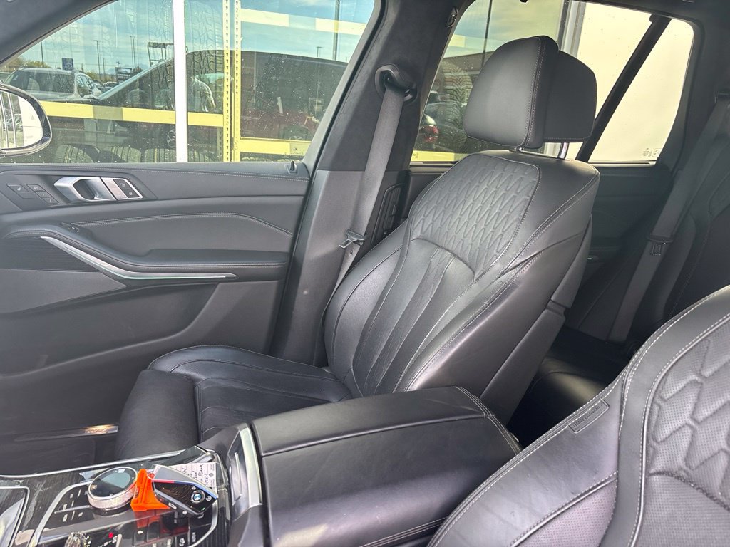 Used 2025 BMW X5 xDrive40i w/ Executive Package AWD/4WD image 3