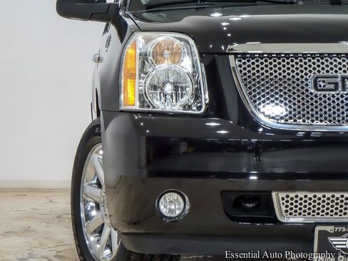 Used 2009 GMC Yukon Denali AWD/4WD image 6