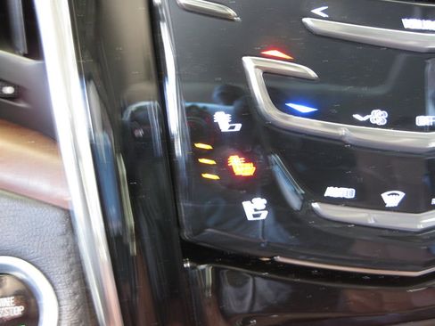 Used 2016 Cadillac Escalade Luxury image 19