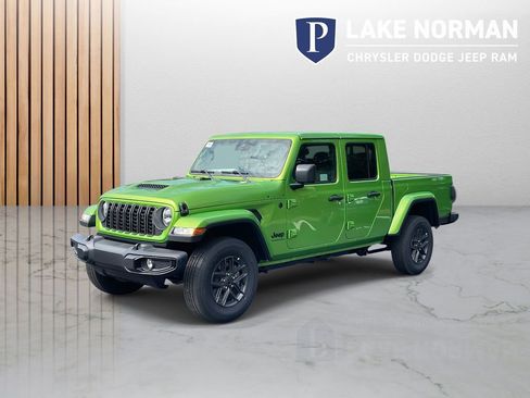 New 2025 Jeep Gladiator Sport image 4