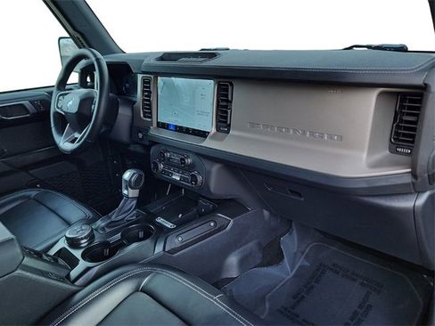 Used 2025 Ford Bronco Outer Banks image 32